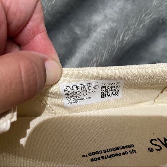 TOM’S Alpargata Platform Pink Poppies Shoes
Women's size 5 NWT for Spring - Picture 5 of 6